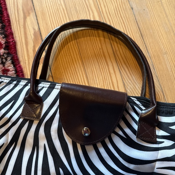 Foldable Zebra print tote bag - Picture 2 of 8